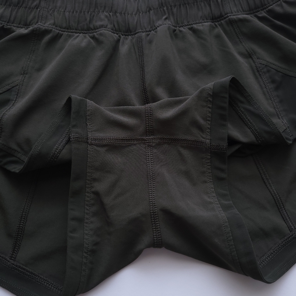 🍋Like New Lululemon Miles Ahead Short (2.5") - Picture 9 of 12